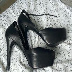 Women’s 9.5 Steve Madden Stilletos Black